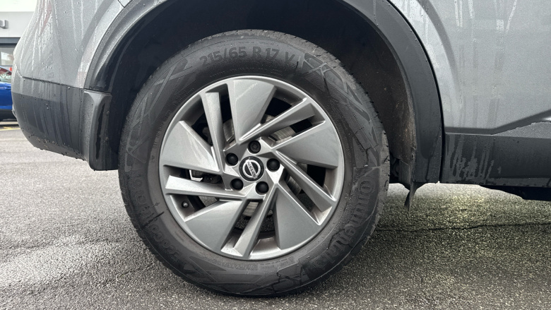 Nissan Qashqai 1.3 DiG-T MH Acenta Premium 5dr Petrol Hatchback